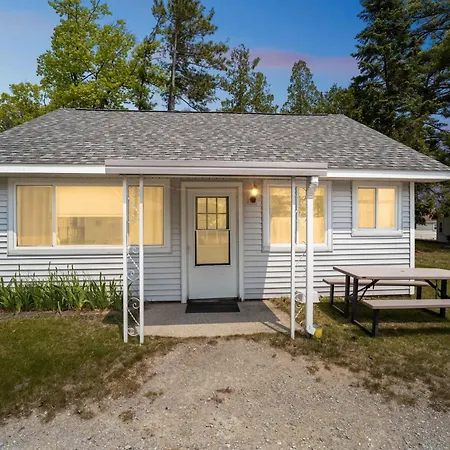 Sunnyside 3Br 1Ba Relaxing Lakefront Retreat